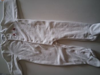 Pyjama en velours blanc motif souris avec ouverture par devant de marque Noukie’s