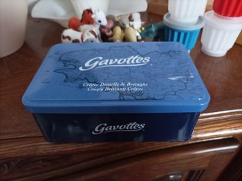 Boite en metal rectangulaire