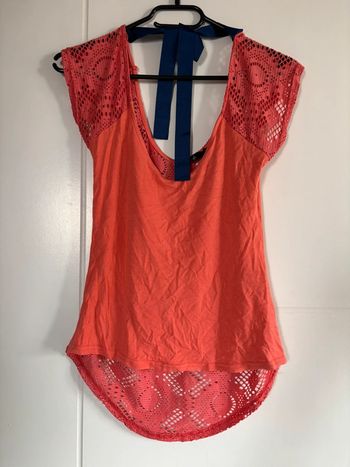 Top dos en dentelle, noeud au cou