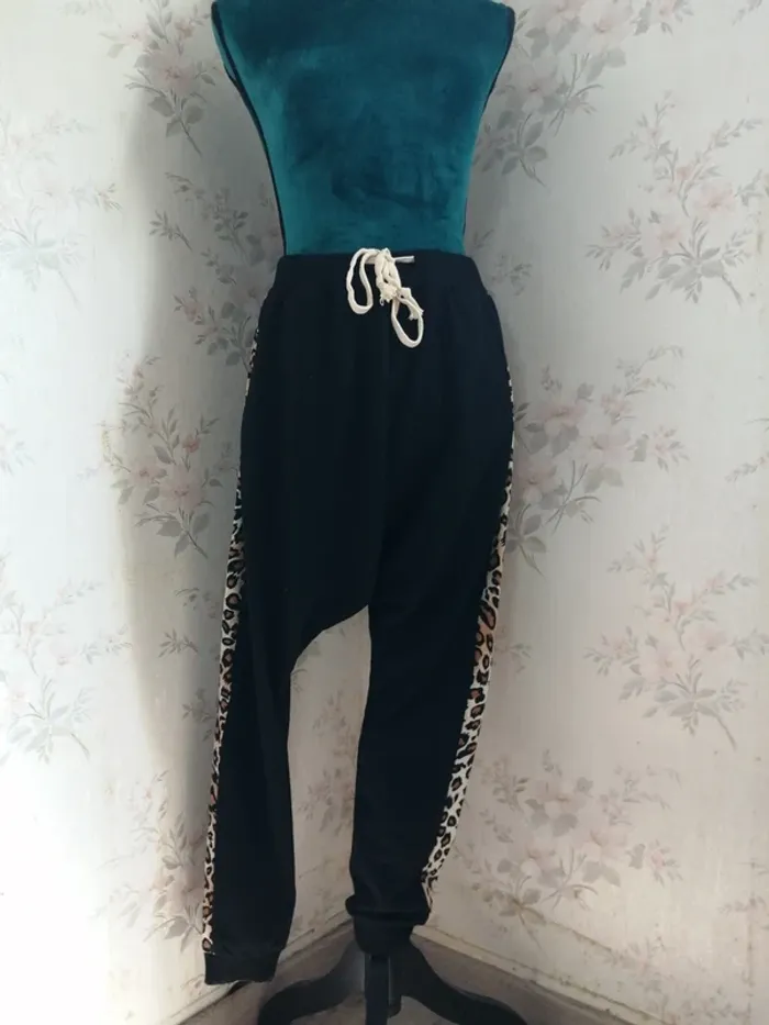 Pantalon noir coupe sarouel à motifs léopard noir marron et beige / noemie & co / (S-M) - photo numéro 2