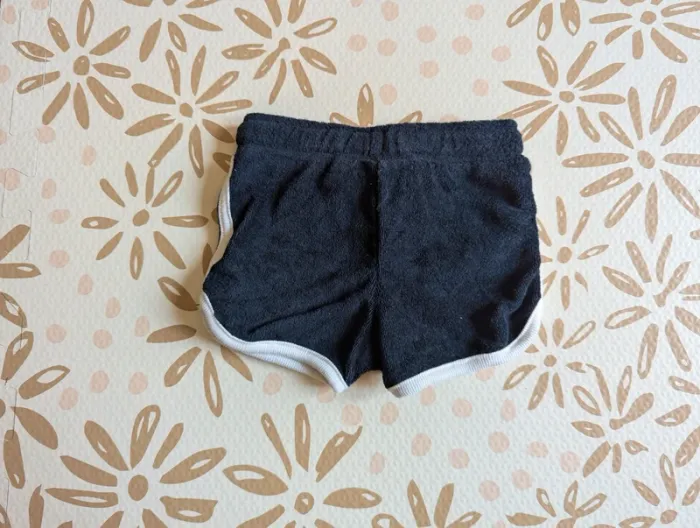 Lot shorts et pantalons 3 mois TBE - photo numéro 5