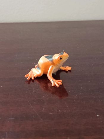 Figurine grenouille arlequin