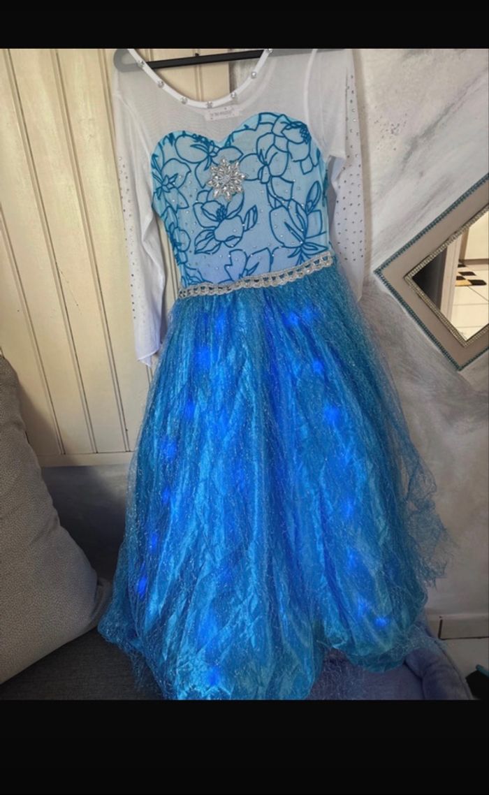 Robe bleu qui s’allume - photo numéro 2