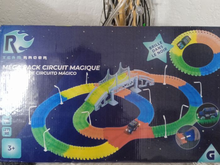 Circuit magique avec une voiture à led