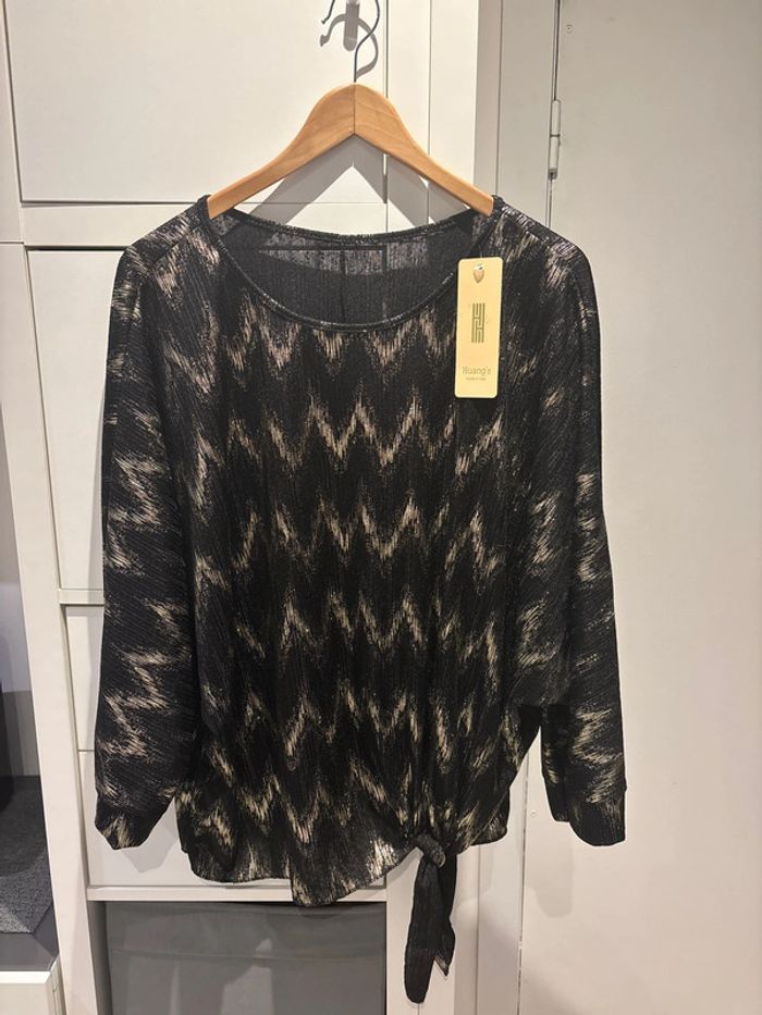 Blouse noire et dorée - photo numéro 1