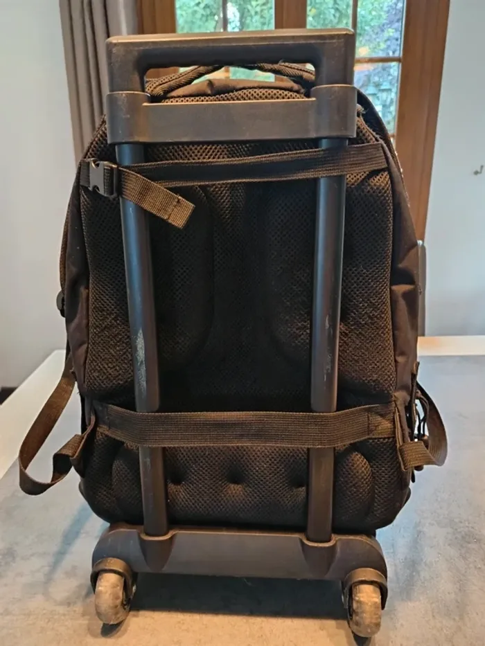 Vend cartable évolutif tirable et sac a dos carrefour. - photo numéro 2