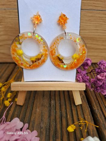 ✨ Soleil d’été – Boucles d’oreilles florales orange scintillantes