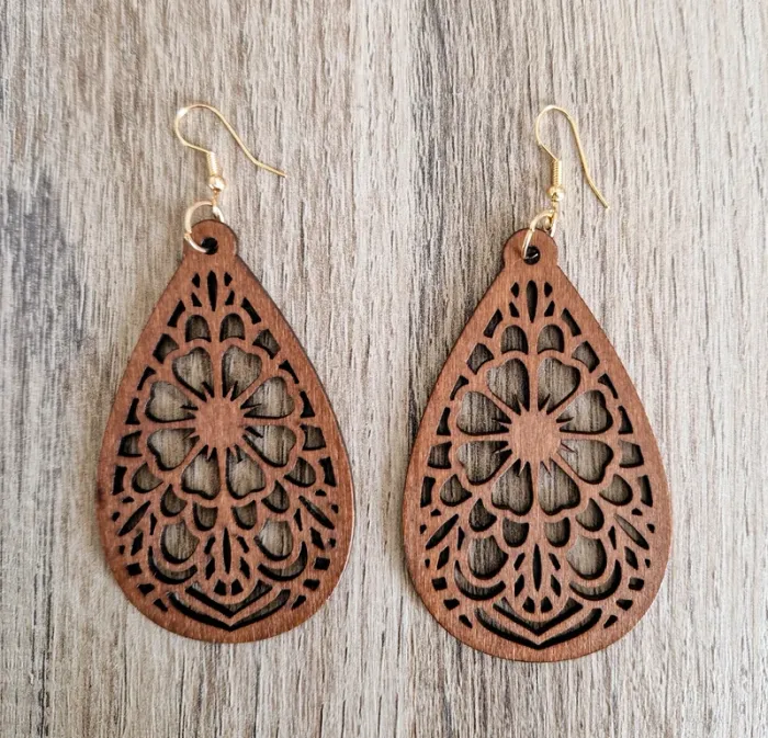Boucles d'oreilles en bois - photo numéro 3