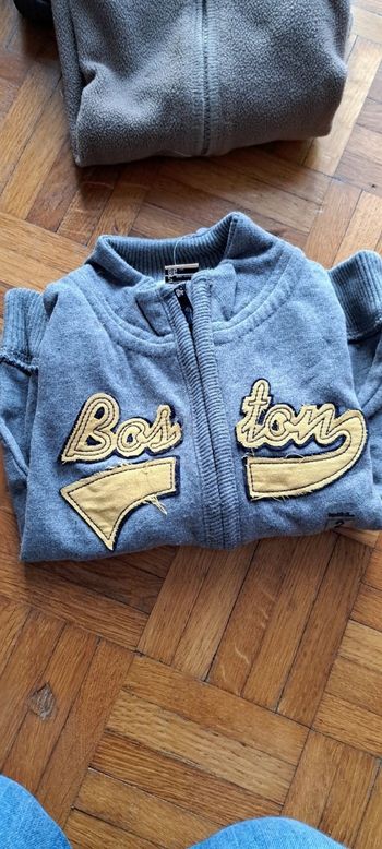 Lot de 4 vêtements taille 2 ans