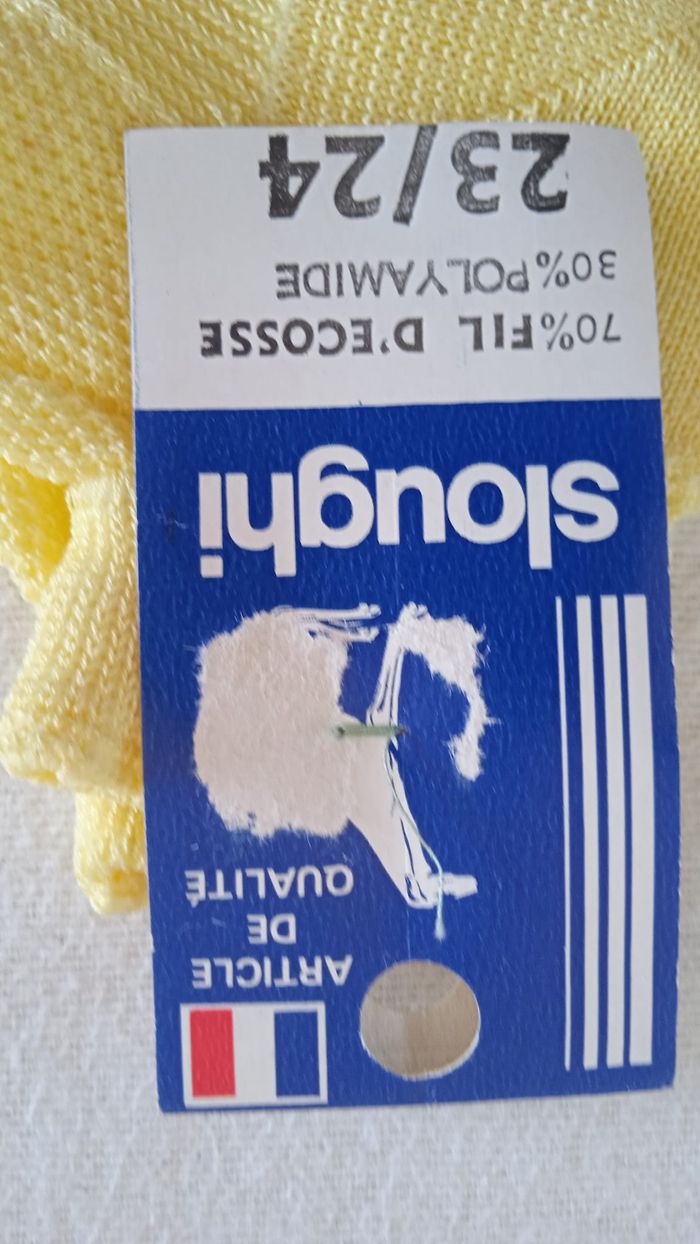 Chaussettes jaunes bébé 2 ans taille 23/24 - photo numéro 3