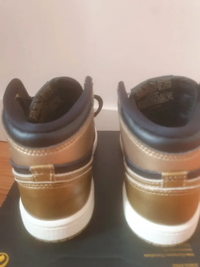 Nike Jordan 1 Retro "gold metallic"(28 et 28.5) - photo numéro 7