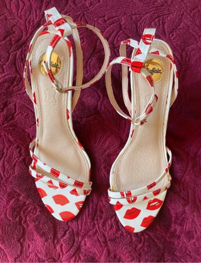 Sandales Buffalo à talons blanche et rouge - photo numéro 3
