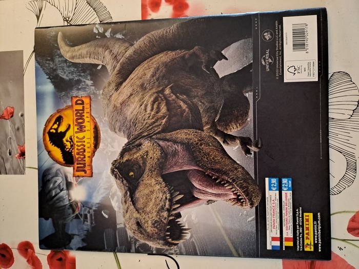Album Jurassic World vierge Panini NEUF - photo numéro 2