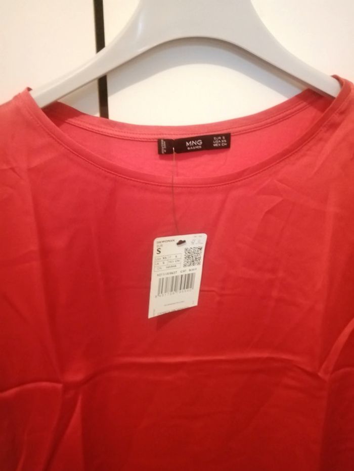 🌸Top fluide satiné col rond corail Taille 36 "Mango" Neuf 🌸 - photo numéro 4