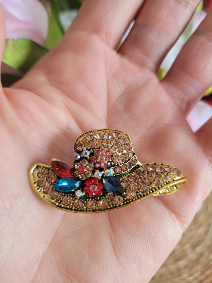 Broche chapeau aux fleurs 🌸 - photo numéro 4