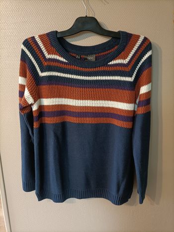 Pull hiver rayé lignes bleu marron et blanc