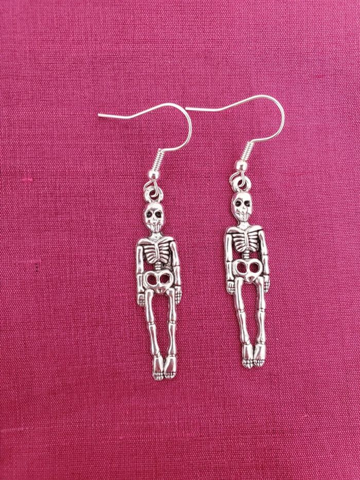 Boucles d'oreilles squelette argentée - photo numéro 2