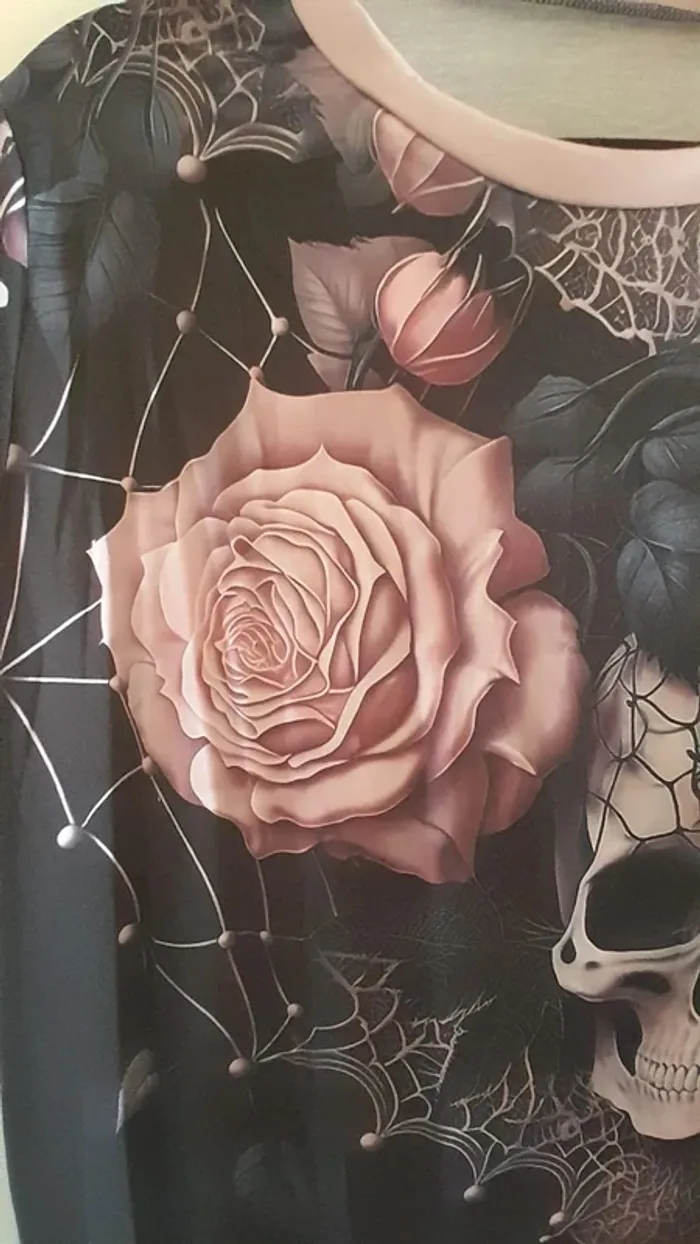 T-shirt imprimé femme, style Gothique, tête de mort avec fleurs roses, XXL - 46 - photo numéro 3
