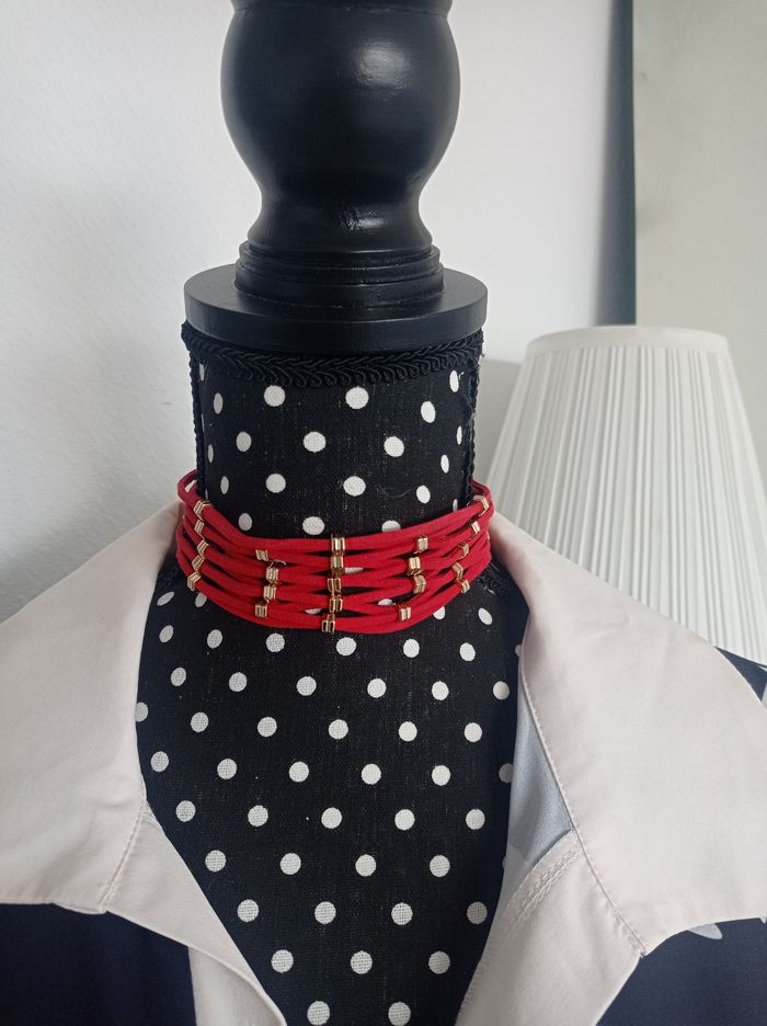 Collier ras du cou rouge et doré - photo numéro 2