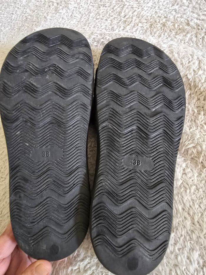 Sandales pantoufles velours neuve pointure notée 38 mais convient plutôt à un 39 - photo numéro 3