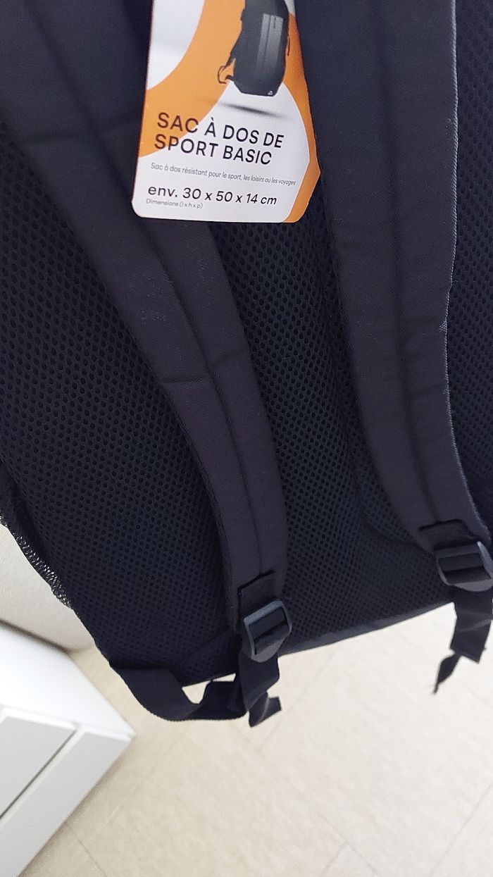 Sac à dos noir neuf avec étiquettes jamais utilisé 27L - photo numéro 3