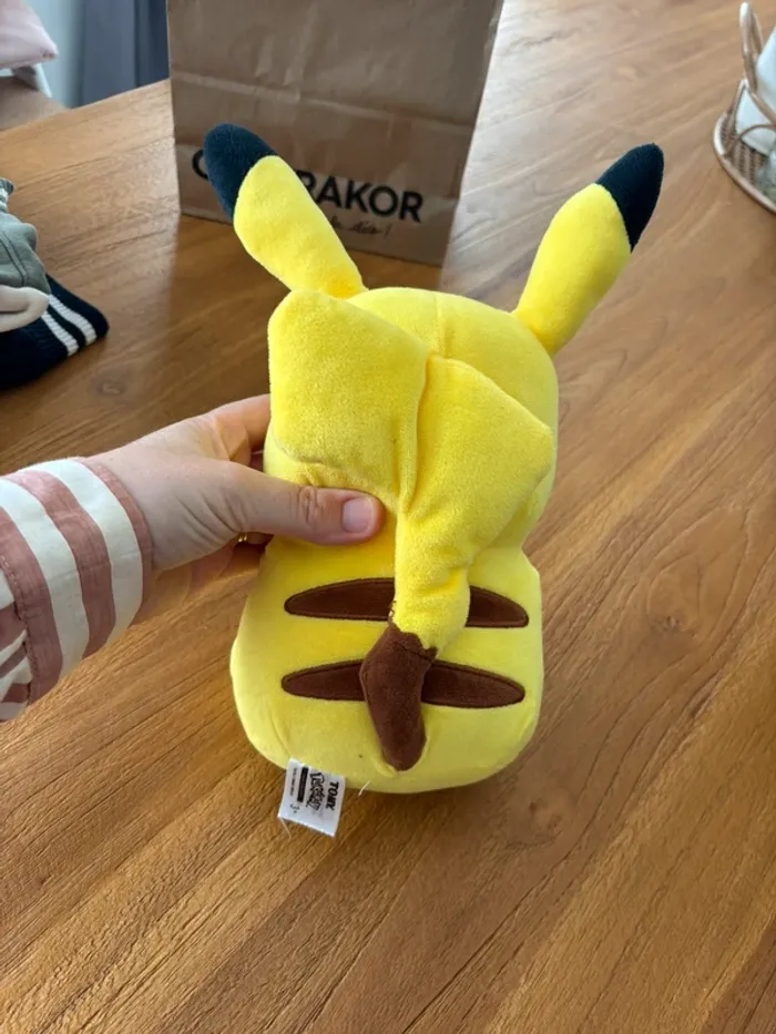 Peluche pikachu - photo numéro 2