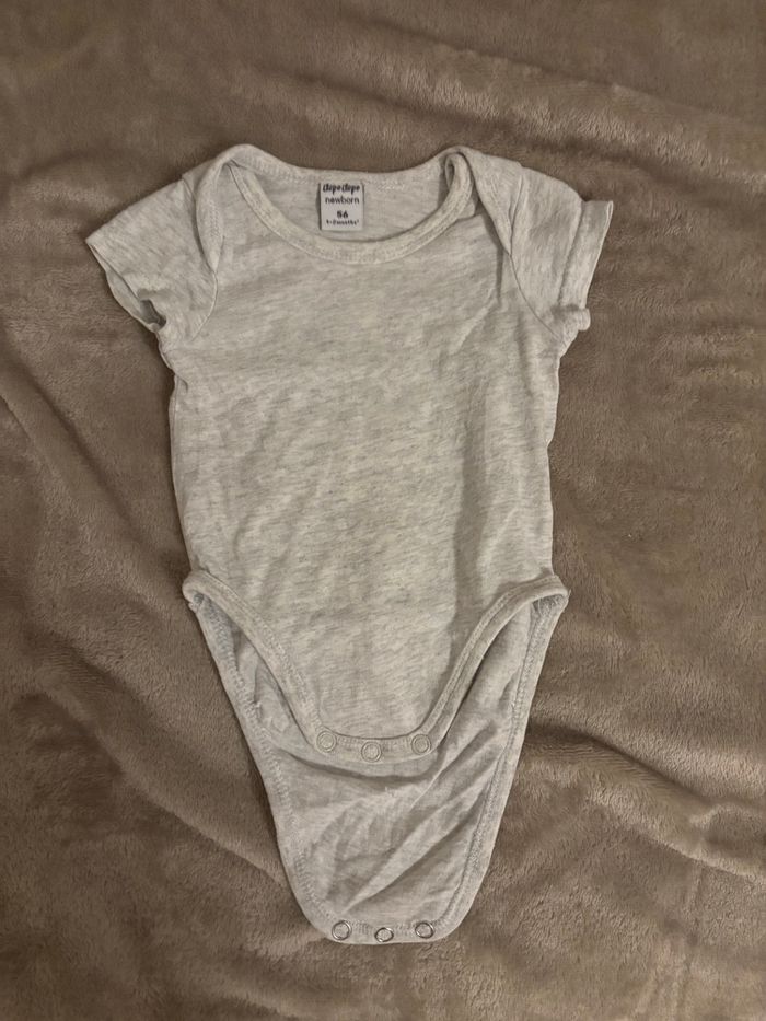 Body  manche courtes 1 mois - photo numéro 4