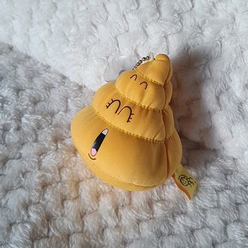 Jouet strap porte clé poop caca peluche