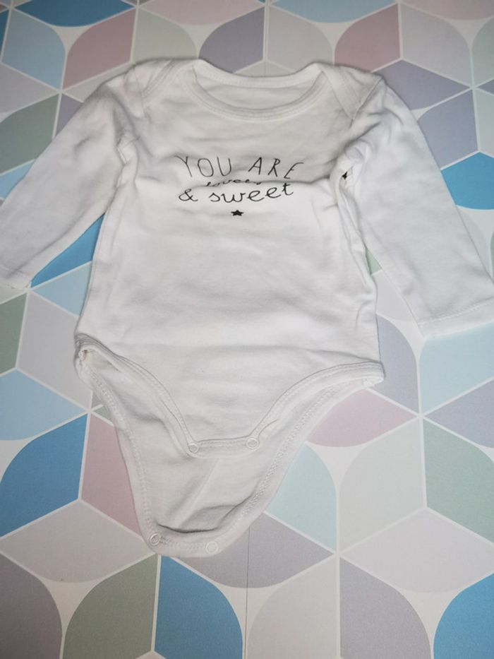 D3876 - lot de 4 bodies fille 6 mois - photo numéro 4