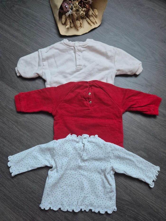 Magnifique lot de 2 sweats et 1 t-shirt 3 mois - photo numéro 7