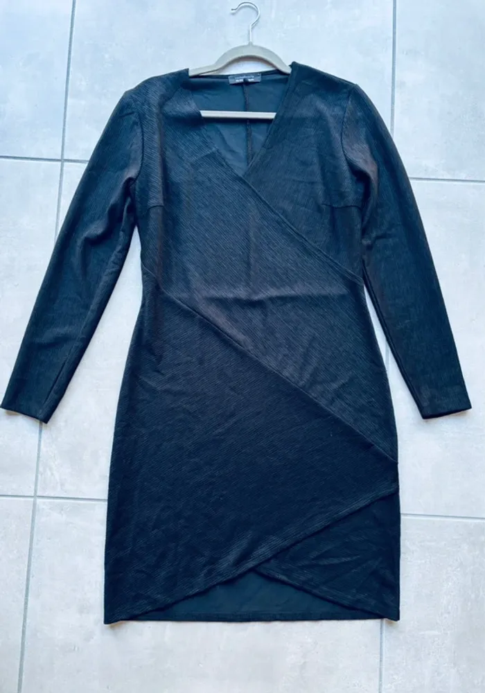 Magnifique robe effet croisé noire Cache Cache neuve