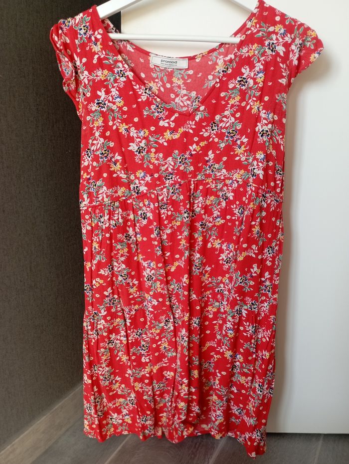 Robe rouge floral, manches courtes - photo numéro 4