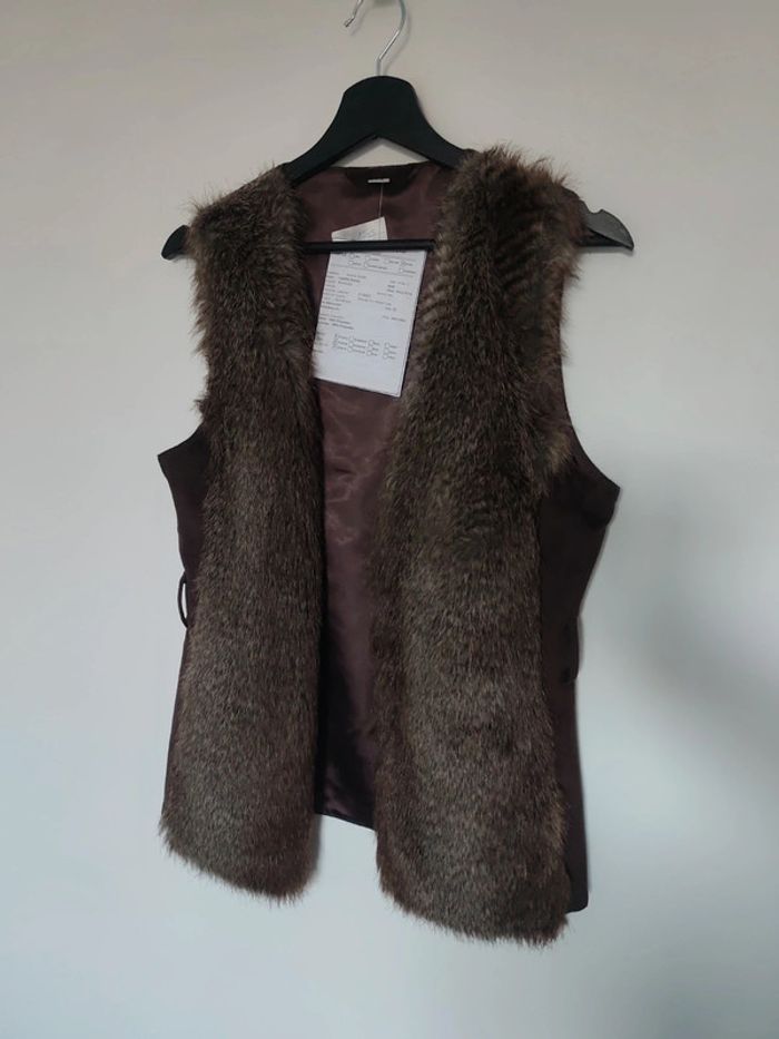 Gilet sans manche en fausse fourrure marron 38