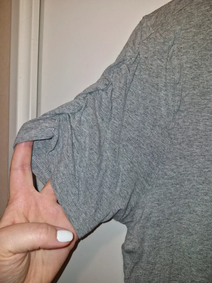 T-shirt t. 46 - photo numéro 3