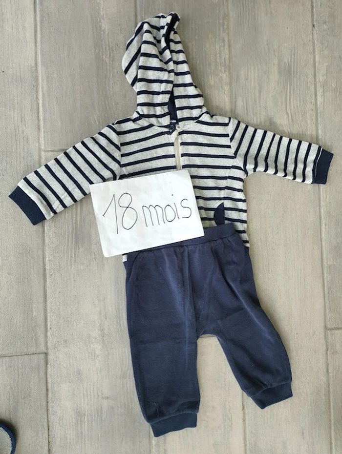 Lot n°344 Ensemble Pantalon jogging + Pull-gilet Kiabi 18 mois