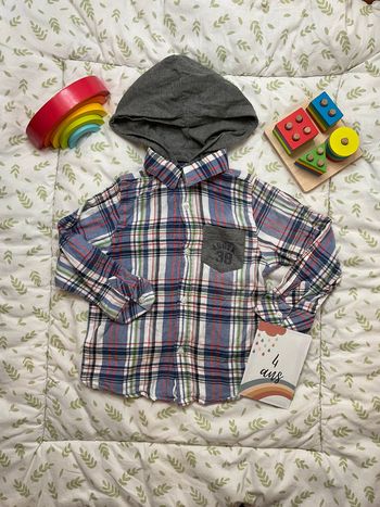 chemise manches longues à carreaux bleu et blanc capuche amovible YCC 4 ans