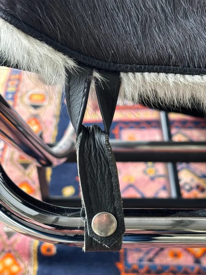 Chaise Longue vintage en cuir de vache – design iconique moderniste - photo numéro 2