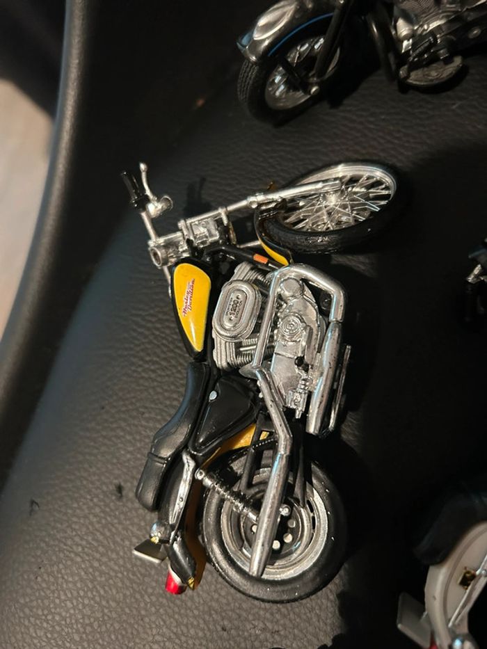 Lot de 12 motos - photo numéro 2