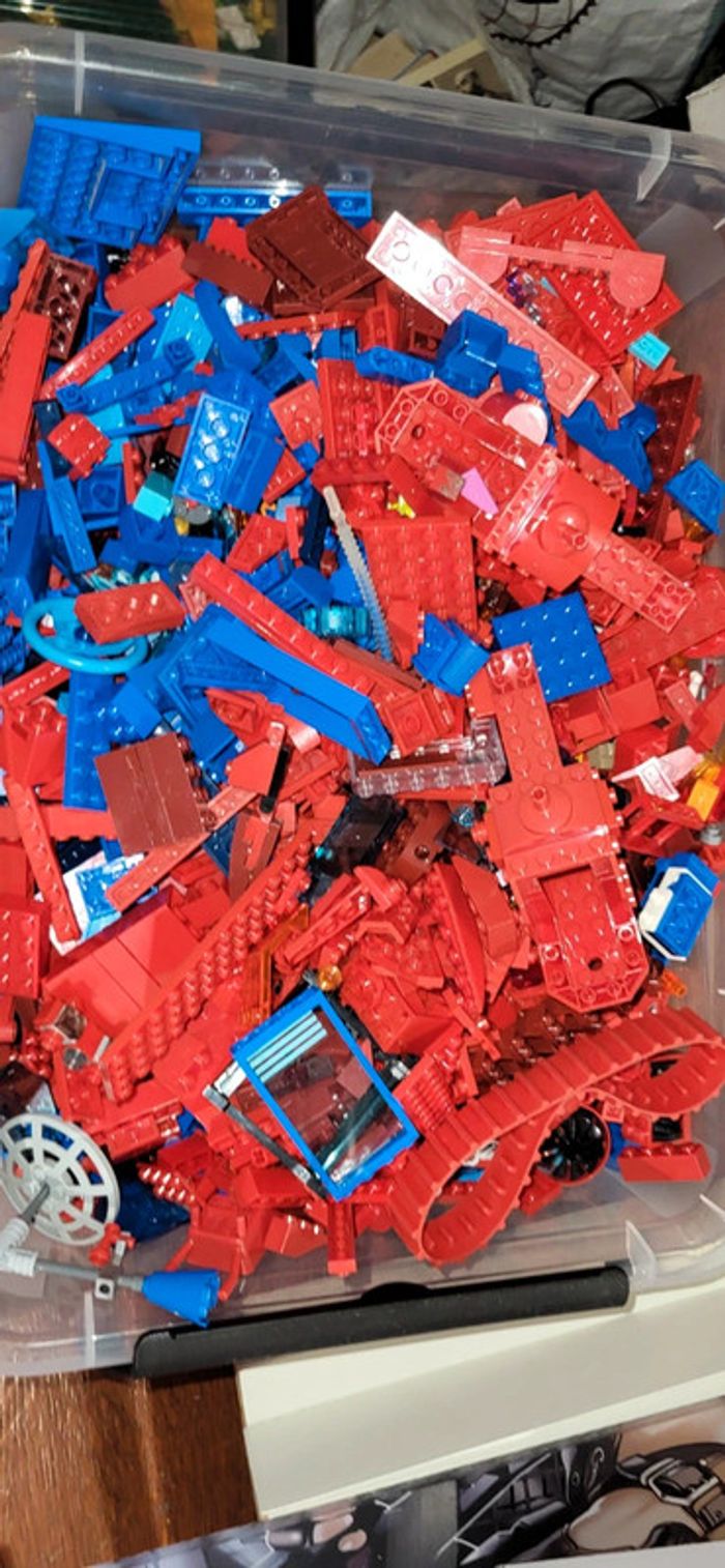 Lot lego rouge et bleu - photo numéro 2