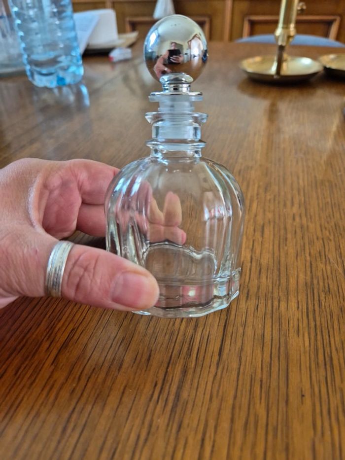 bouteille de parfum vide