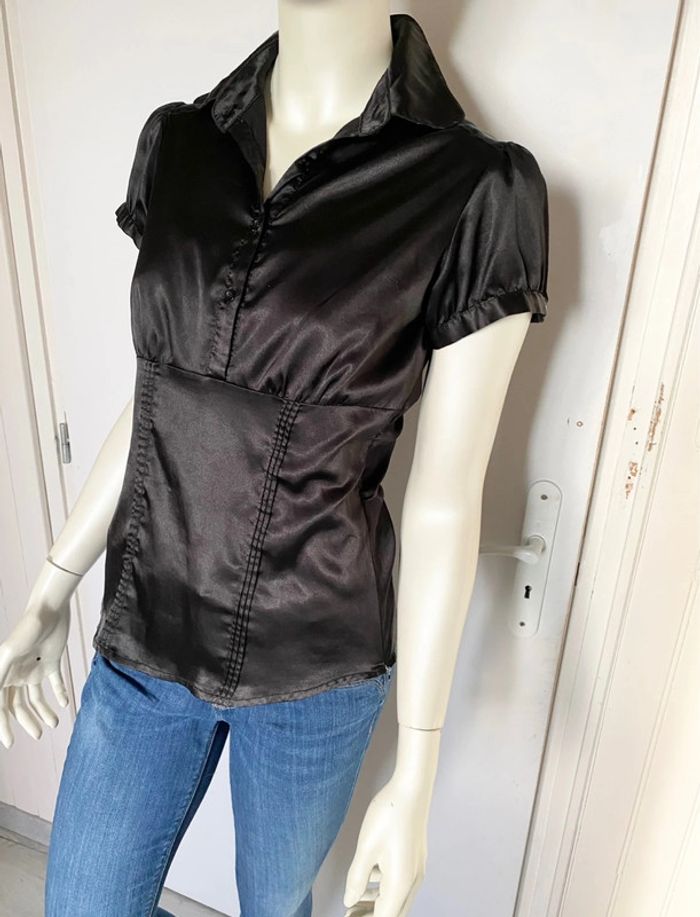 Blouse satinée – Camaïeu – Noire à manches courtes – Taille 38/M – Bon état - photo numéro 3