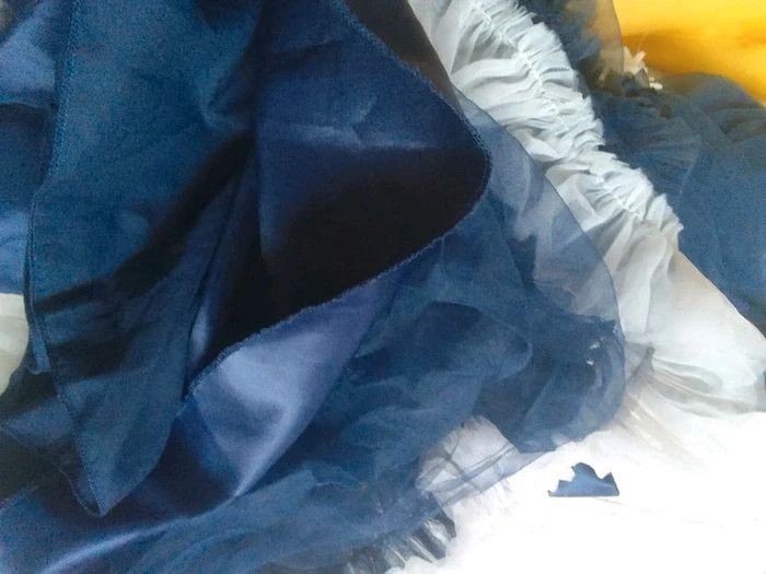 Robe de cérémonie volumineuse bleu marine et blanche 4 ans - photo numéro 5