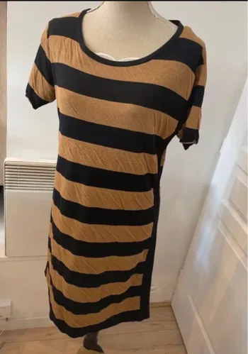Hugo boss robe rayures , pull femme, taille 40