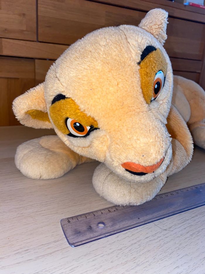 Grande peluche Kiara roi lion honneur tribu range pyjama Disney - photo numéro 3