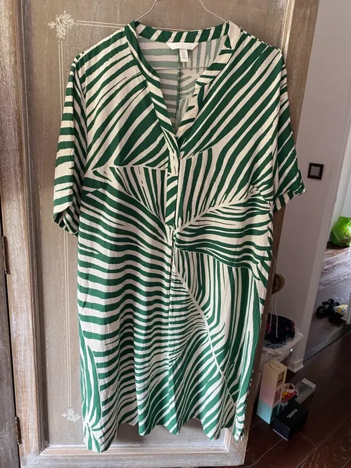 Robe beige et verte H&M