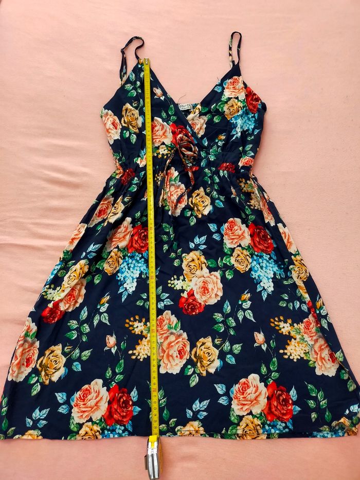 Robe d'été à bretelles bleue marine et fleurie taille S/M - photo numéro 6