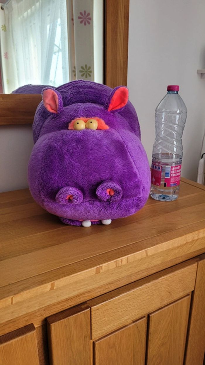 Peluche hippopotame violette – 30x40 cm