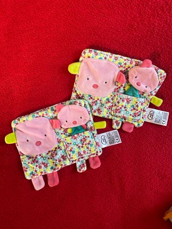 Mots d enfants supers doudous plat cochon rose fleurs bébé scratch extra doux neufs