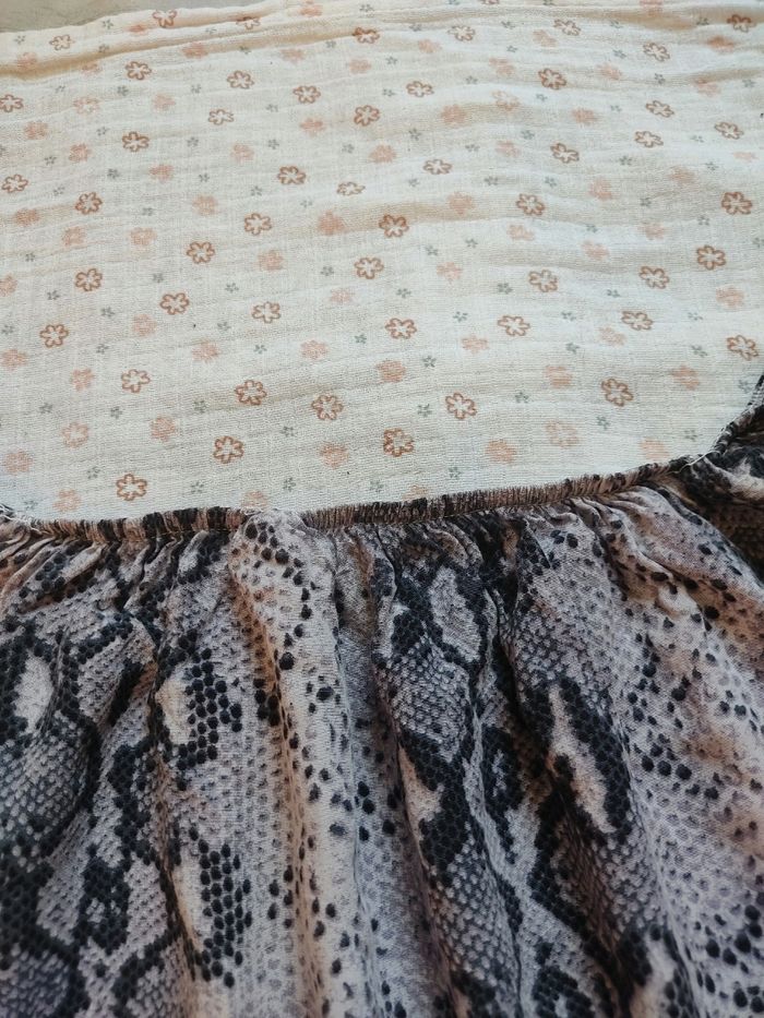 Blouse motif python et broderie - Taille 44 - Très bon état - photo numéro 5