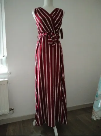 Robe longue à rayures sans manches bordeaux